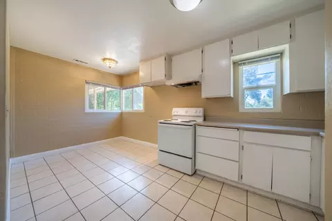 Kitchen - 6151 Emerald Ln, Redding, CA 96001 photo 4 of 6