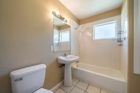 Bath - 6151 Emerald Ln, Redding, CA 96001 photo 3 of 3