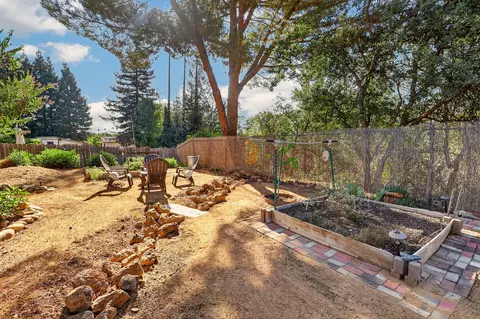 Exterior - 2715 Howard Dr, Redding, CA 96001 photo 11 of 16