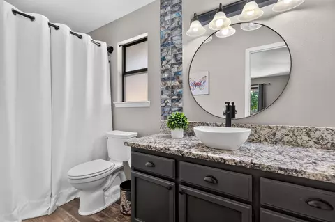 Bath - 2715 Howard Dr, Redding, CA 96001 photo 1 of 8