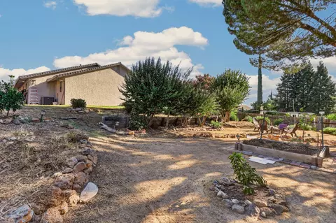 Exterior - 2715 Howard Dr, Redding, CA 96001 photo 10 of 16