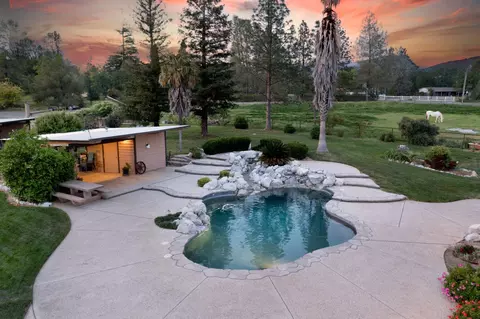 Exterior - 12832 Los Osos St, Redding, CA 96003 photo 5 of 8