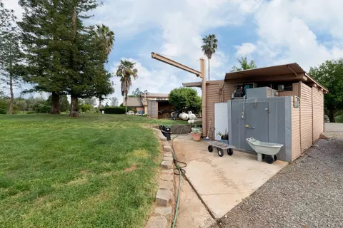 Exterior - 12832 Los Osos St, Redding, CA 96003 photo 7 of 8