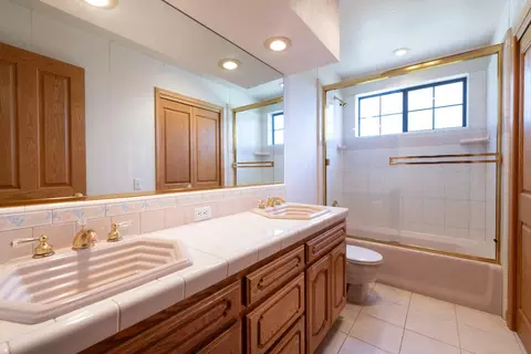 Bath - 12832 Los Osos St, Redding, CA 96003 photo 3 of 6