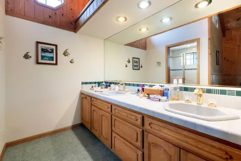 Bath - 12832 Los Osos St, Redding, CA 96003 photo 2 of 6
