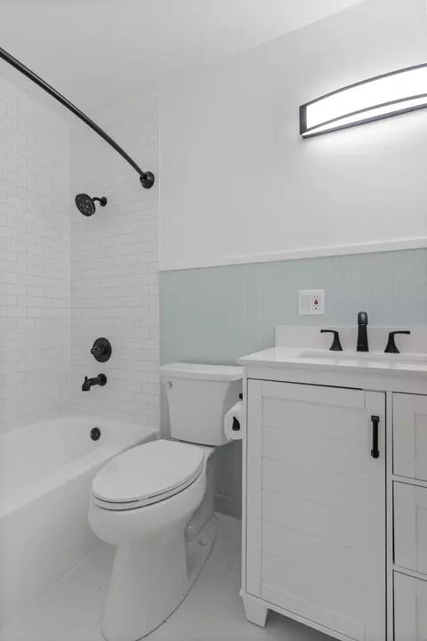 Bath - 3971 Meteor St, Redding, CA 96002 photo 4 of 4