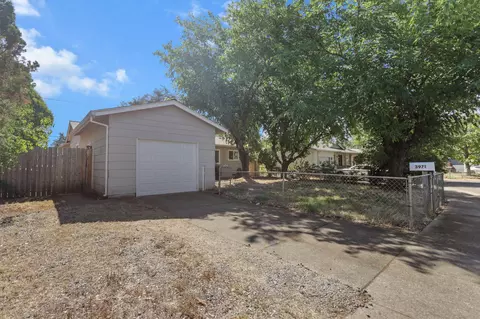 Exterior - 3971 Meteor St, Redding, CA 96002 photo 10 of 10