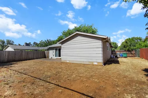 Exterior - 3971 Meteor St, Redding, CA 96002 photo 6 of 10