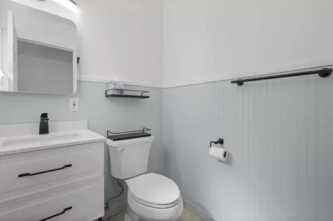 Bath - 3971 Meteor St, Redding, CA 96002 photo 1 of 4