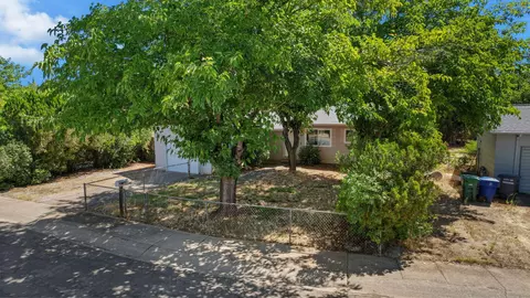 Exterior - 3971 Meteor St, Redding, CA 96002 photo 8 of 10