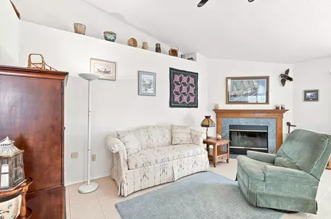 Living - 3715 Eagle Pkwy, Redding, CA 96001 photo 6 of 6