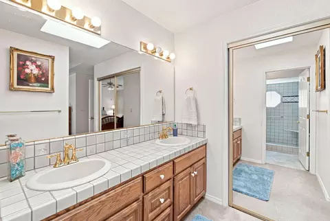 Bath - 3715 Eagle Pkwy, Redding, CA 96001 photo 3 of 4