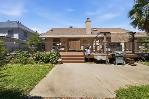 Exterior - 3715 Eagle Pkwy, Redding, CA 96001 photo 7 of 10