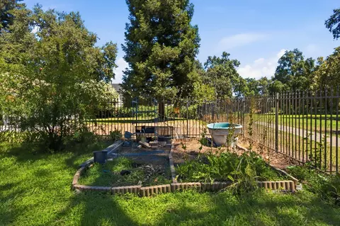 Exterior - 3715 Eagle Pkwy, Redding, CA 96001 photo 8 of 10
