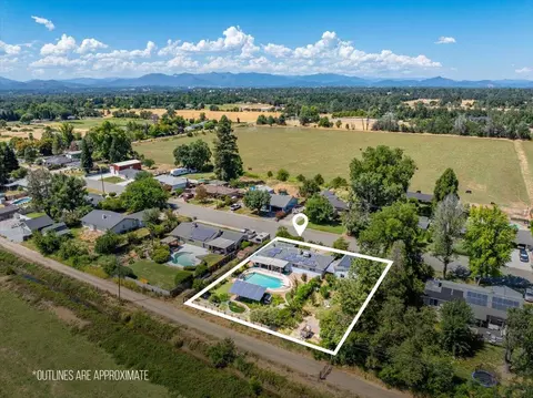 19577 Medo Vale Ln, Redding, CA 96002 photo 2