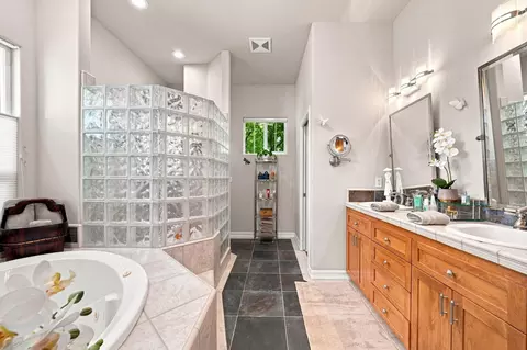 Bath - 3179 Pinot Path, Redding, CA 96001 photo 1 of 6