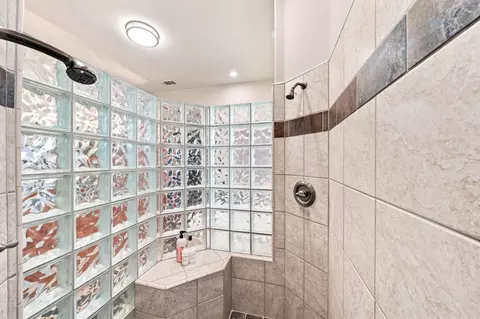 Bath - 3179 Pinot Path, Redding, CA 96001 photo 4 of 6