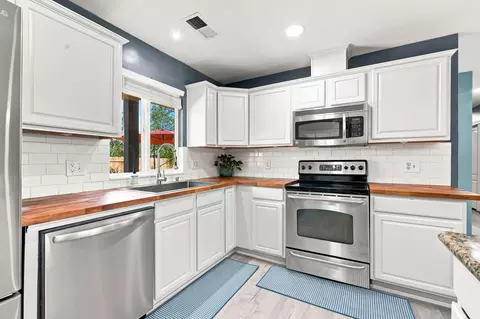 Kitchen - 12026 Norma Ln, Redding, CA 96003 photo 5 of 7