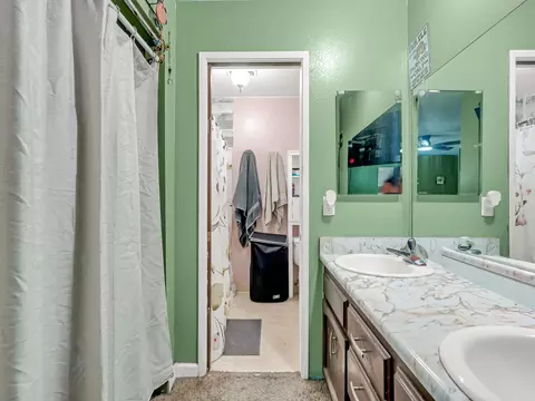 Bath - 3630 Summit Dr, Redding, CA 96001 photo 5 of 5