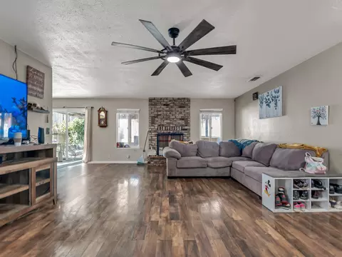 Living - 3630 Summit Dr, Redding, CA 96001 photo 2 of 5