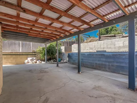Exterior - 3630 Summit Dr, Redding, CA 96001 photo 5 of 10
