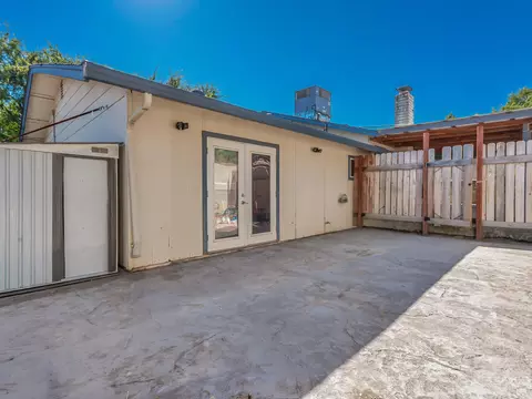 Exterior - 3630 Summit Dr, Redding, CA 96001 photo 4 of 10