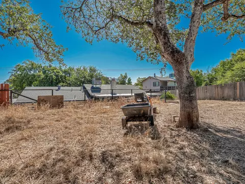 Exterior - 3630 Summit Dr, Redding, CA 96001 photo 10 of 10