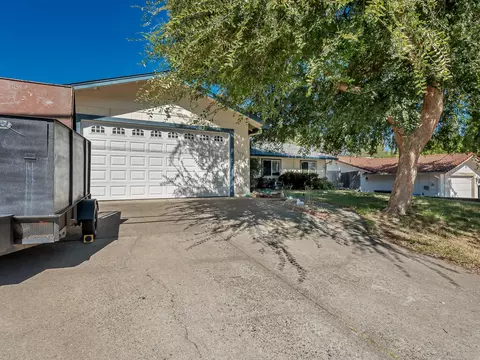 Exterior - 3630 Summit Dr, Redding, CA 96001 photo 3 of 10