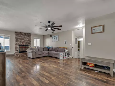 Living - 3630 Summit Dr, Redding, CA 96001 photo 3 of 5