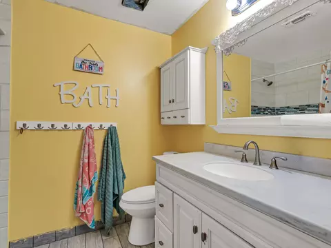 Bath - 3630 Summit Dr, Redding, CA 96001 photo 1 of 5