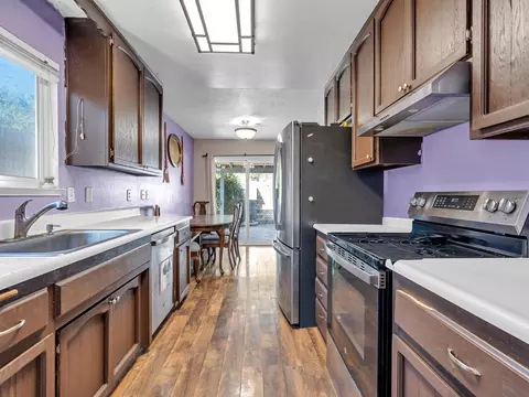 Kitchen - 3630 Summit Dr, Redding, CA 96001 photo 4 of 6