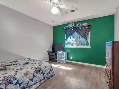 Bedroom - 3630 Summit Dr, Redding, CA 96001 photo 3 of 6
