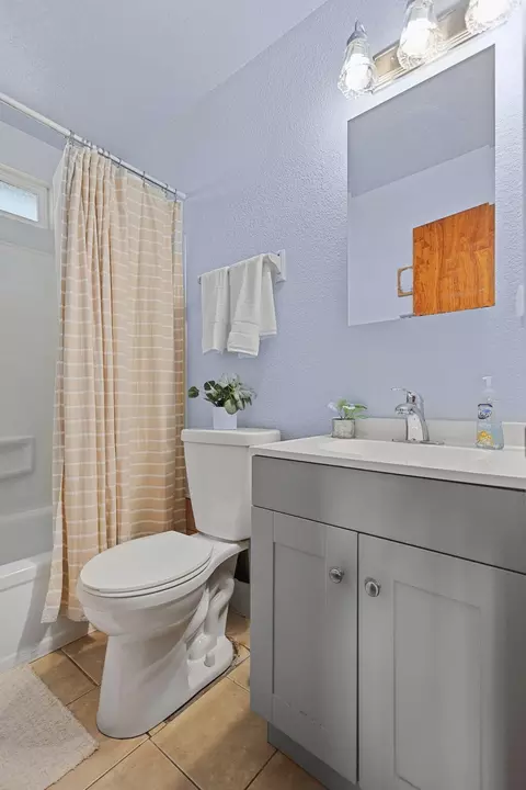 Bath - 22065 Loop Dr, Redding, CA 96003 photo 2 of 2