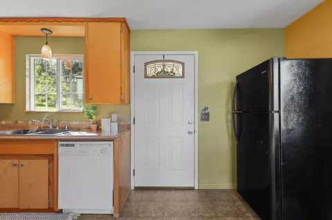Entry Way - 22065 Loop Dr, Redding, CA 96003 photo 1 of 1