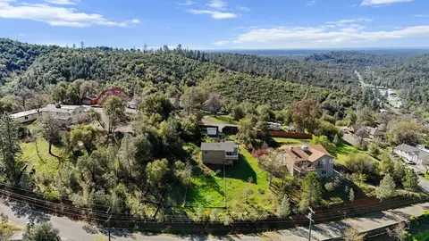 View/Area - 22065 Loop Dr, Redding, CA 96003 photo 9 of 14