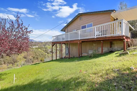 Exterior - 22065 Loop Dr, Redding, CA 96003 photo 8 of 17