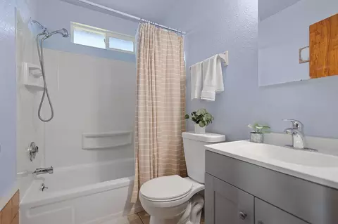 Bath - 22065 Loop Dr, Redding, CA 96003 photo 1 of 2