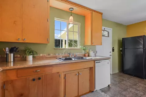 Kitchen - 22065 Loop Dr, Redding, CA 96003 photo 2 of 5