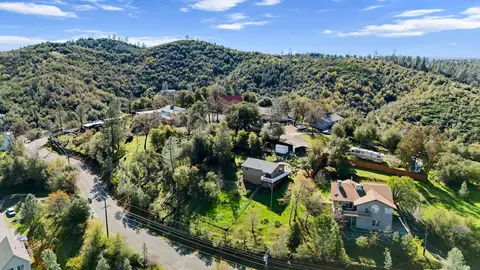 View/Area - 22065 Loop Dr, Redding, CA 96003 photo 10 of 14