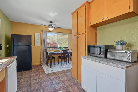 Kitchen - 22065 Loop Dr, Redding, CA 96003 photo 5 of 5