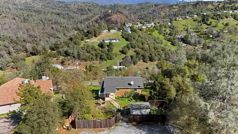 View/Area - 22065 Loop Dr, Redding, CA 96003 photo 3 of 14