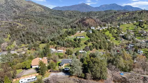 View/Area - 22065 Loop Dr, Redding, CA 96003 photo 5 of 14