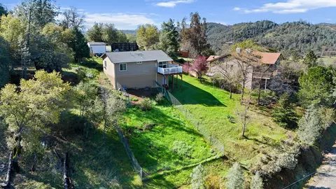View/Area - 22065 Loop Dr, Redding, CA 96003 photo 12 of 14