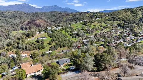 View/Area - 22065 Loop Dr, Redding, CA 96003 photo 7 of 14