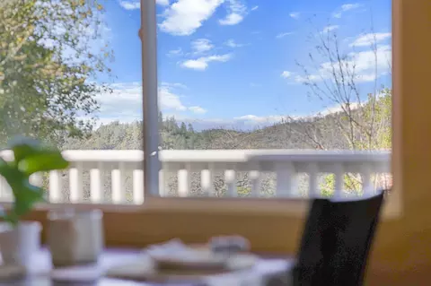 Dining - 22065 Loop Dr, Redding, CA 96003 photo 4 of 6