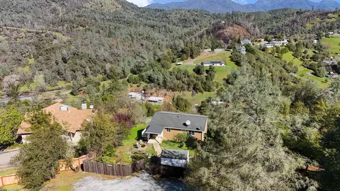 View/Area - 22065 Loop Dr, Redding, CA 96003 photo 4 of 14