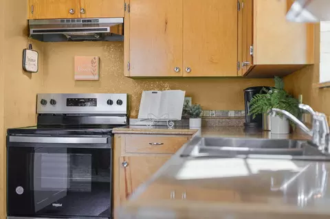 Kitchen - 22065 Loop Dr, Redding, CA 96003 photo 1 of 5