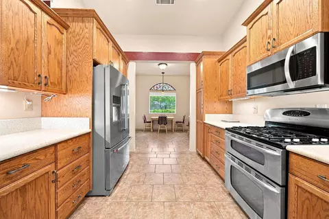 Kitchen - 4393 Agnes May Dr, Redding, CA 96002 photo 2 of 3