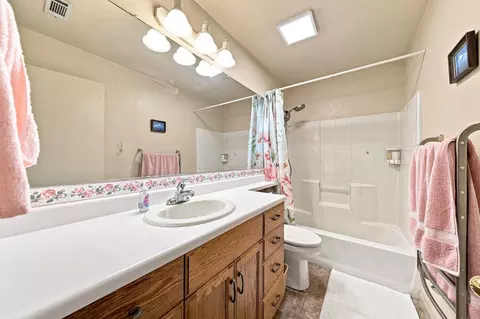 Bath - 4393 Agnes May Dr, Redding, CA 96002 photo 2 of 2