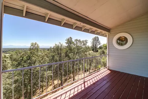 Exterior - 4207 Frances Dr, Redding, CA 96001 photo 4 of 18